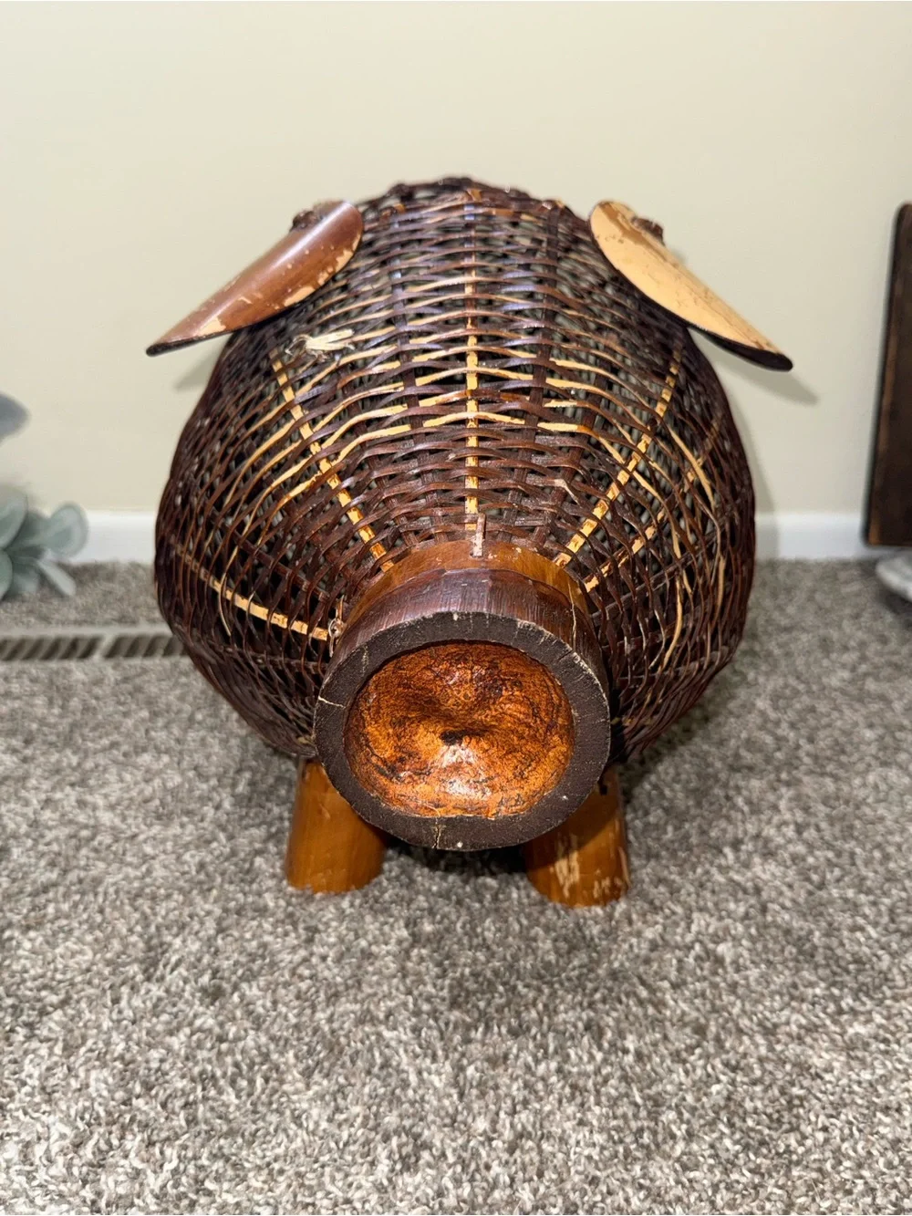 Wicker handmade pig basket